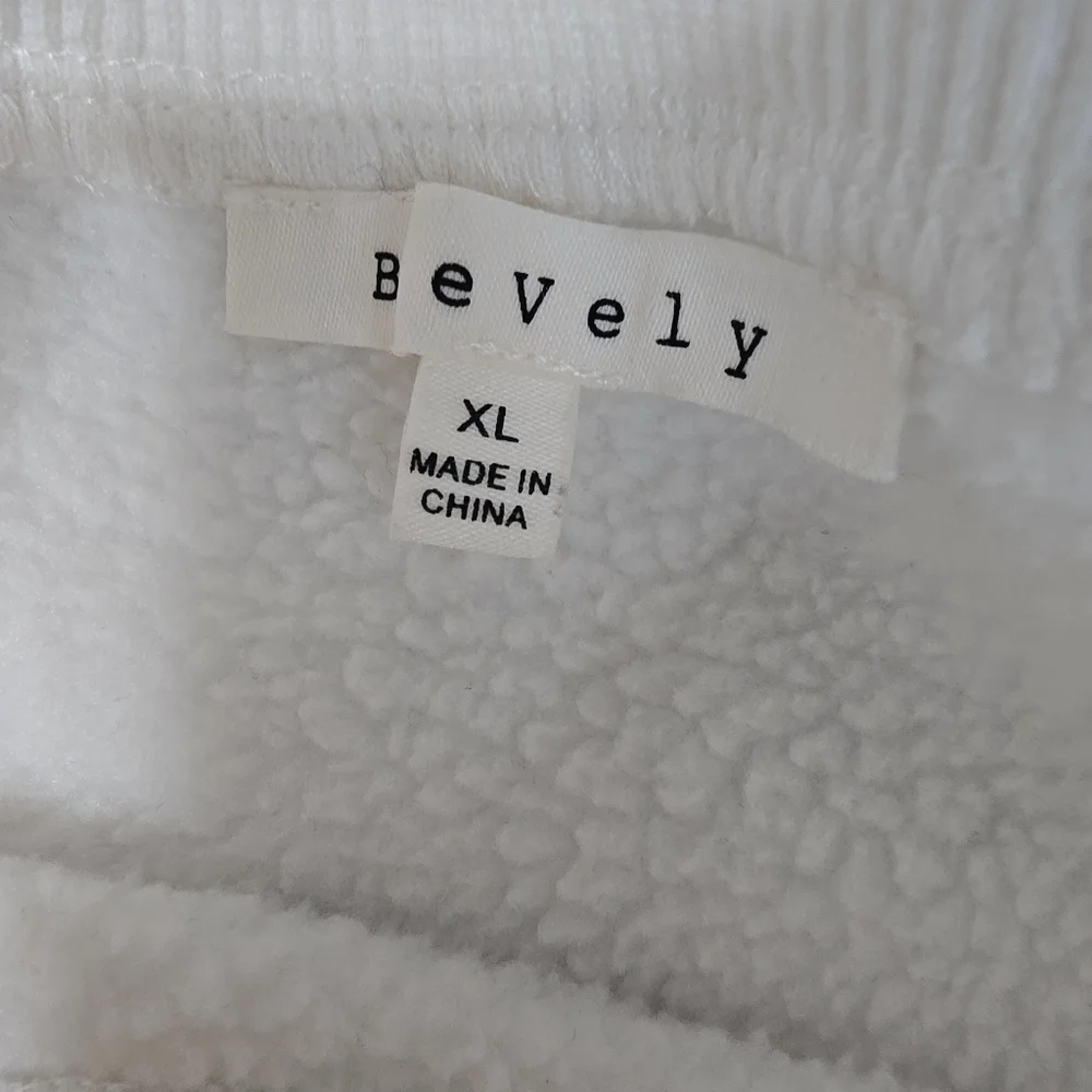 White cropped sweatshirt - Picture 6 of 6